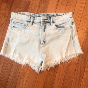 Frayed denim short